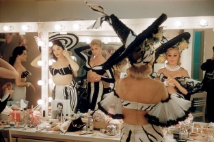 Elliott Erwitt, Tropicana Hotel, Showgirls backstage. Usa, Las Vegas, Nevada, 1957