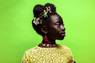 AfroArt è l'ambizioso progetto di una coppia americana di fotografi, Regis e Kahran, che ha voluto celebrare la bellezza delle ragazze afro attraverso i loro capelli ricci, spesso esclusi dai canoni di bellezza