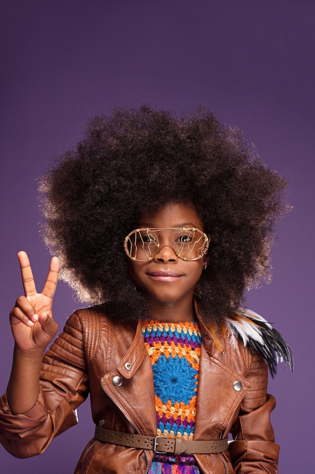 AfroArt by Regis e Kahran AfroArt è l'ambizioso progetto di una coppia americana di fotografi, Regis e Kahran, che ha voluto celebrare la bellezza delle ragazze afro attraverso i loro capelli ricci, spesso esclusi dai canoni di bellezza