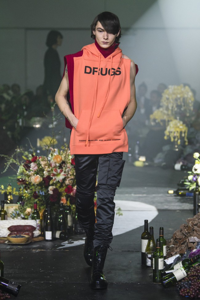 Raf Simons Fall Winter 2018 moda uomo New York Fashion Week, "Drugs"