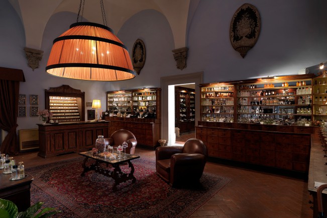 Aquaflor Aquaflor di Sileno Cheloni apre le porte del palazzo rinascimentale Antinori Corsini Serristori di Firenze per ApritiModa