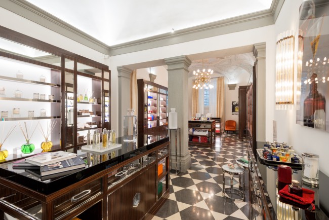 Lorenzo Villoresi Lorenzo Villoresi apre le porte della sua boutique in via de’ Bardi, 12 a Firenze per ApritiModa