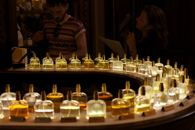 Officina Profumo Farmaceutica di Santa Maria Novella Officina Profumo Farmaceutica di Santa Maria Novella apre le porte delle stanze dell’antica farmacia, in via della Scala 16 a Firenze, per ApritiModa